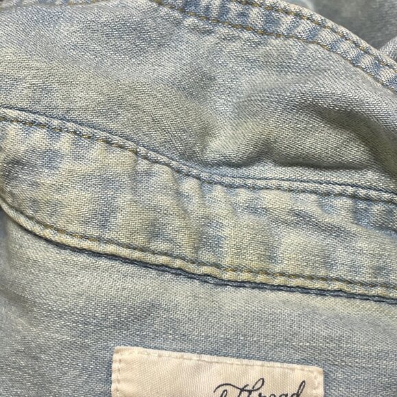 Universal Thread Chambray Shirt Light Wash Size M Medium Button Front Long Sleev - Picture 7 of 8